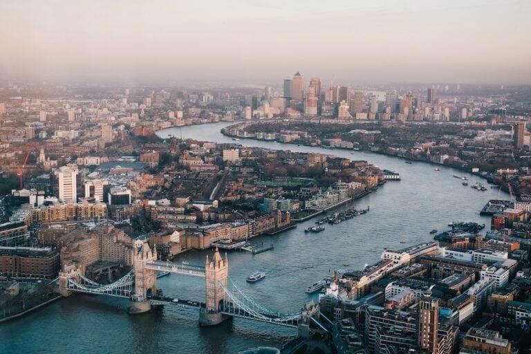 Vizitează Turnul Londrei din Marea Britanie.