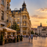Fațadele Art Nouveau din centrul pietonal al Oradiei, la ora de aur